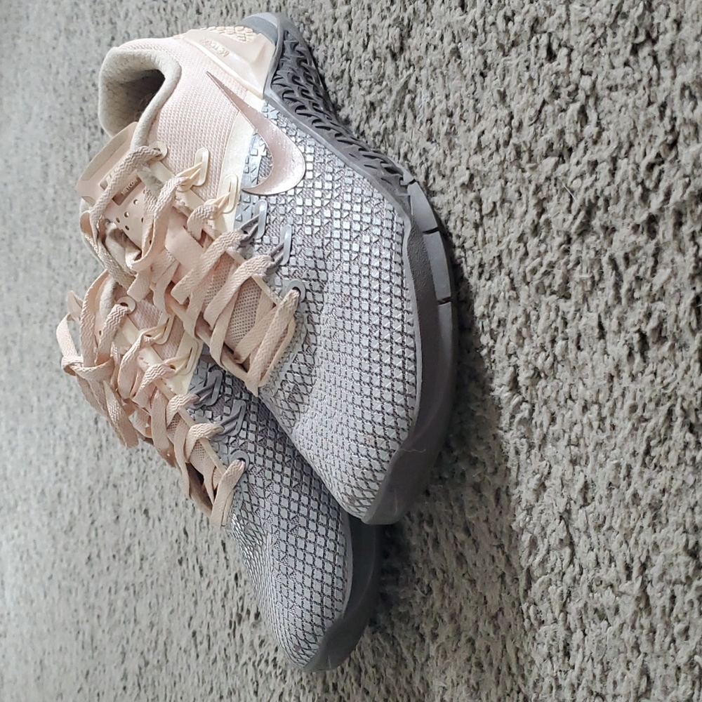 Nike lifting shoes